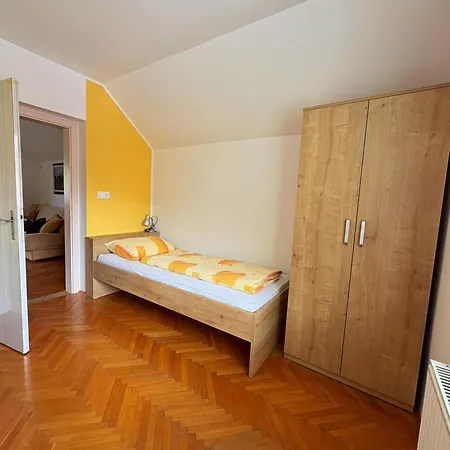 Apartmaji Tomsic Apartment *