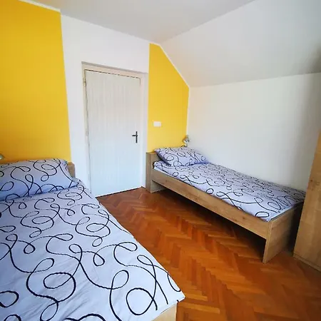 Apartmaji Tomsic *