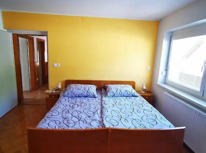 דירה Apartmaji Tomsic *